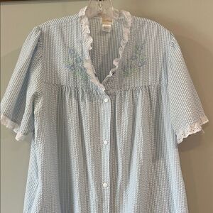 Barbizon- xl, light blue seersucker, floral embroidered, eyelet trim, nightie